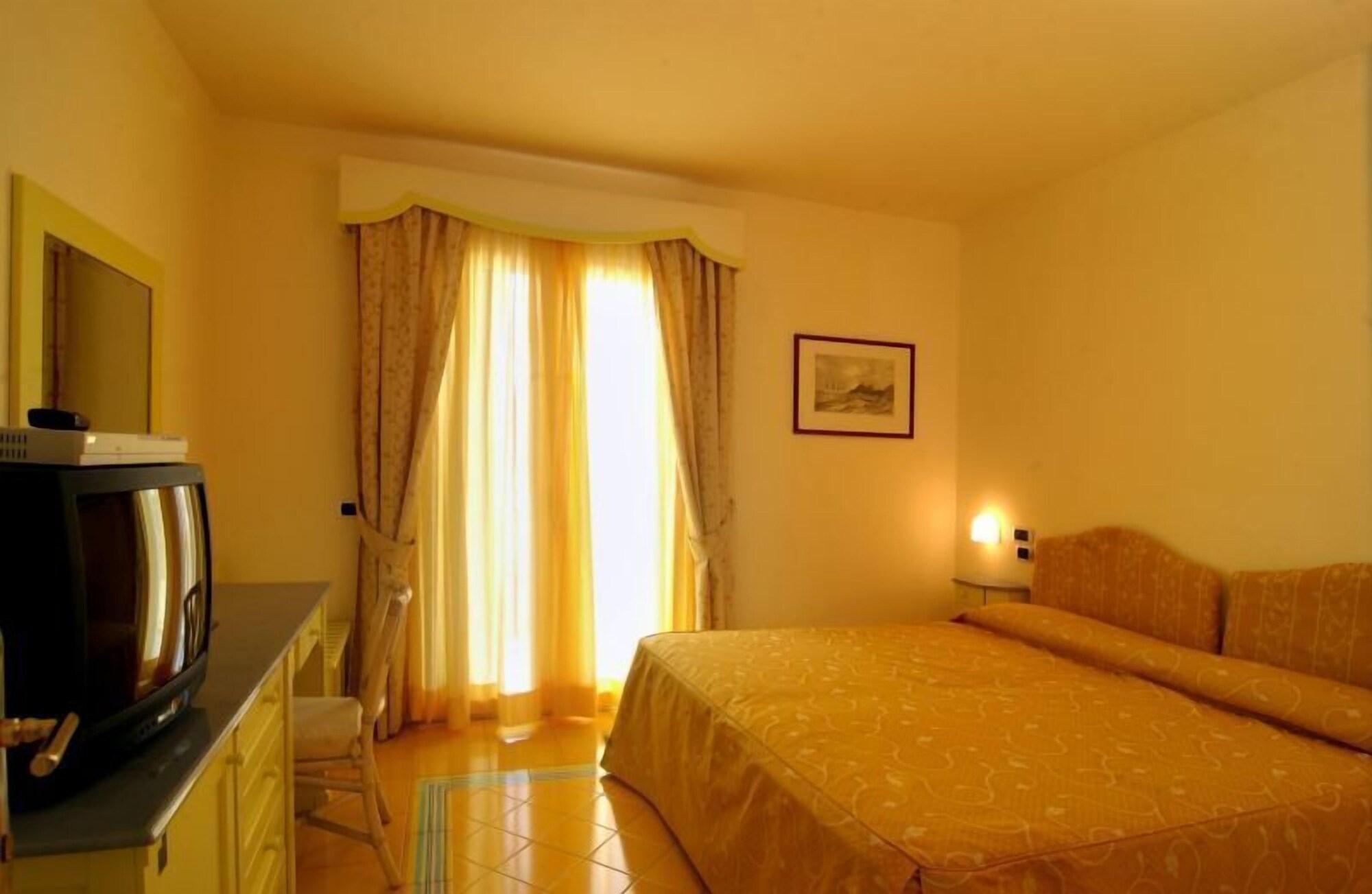 Hotel Santa Caterina Palinuro Bagian luar foto