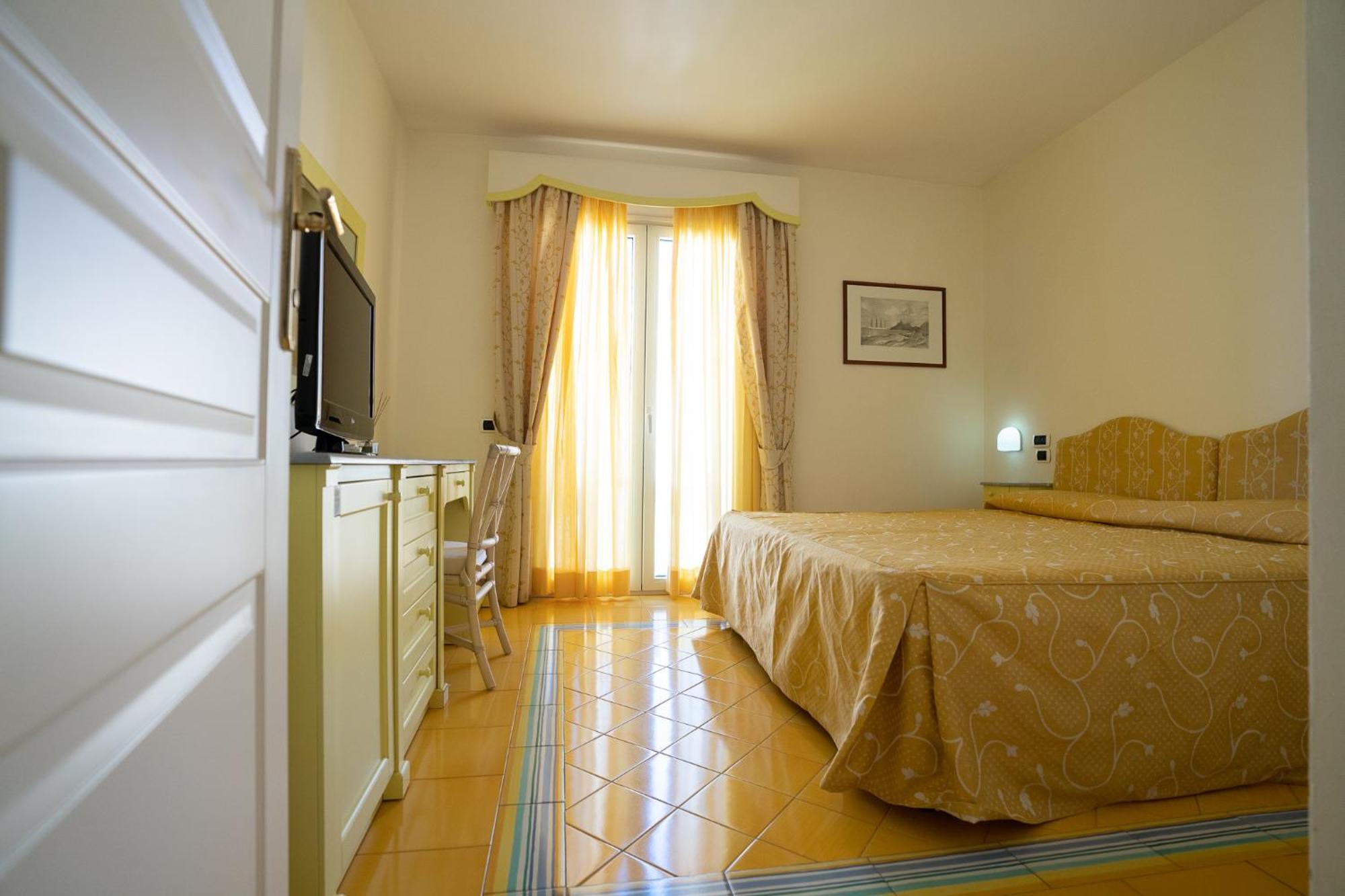 Hotel Santa Caterina Palinuro Bagian luar foto